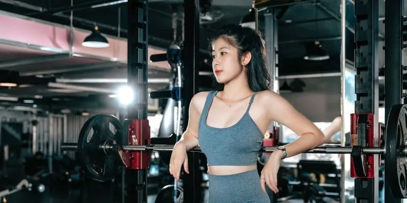 Linh Ka - Thon gọn, đôi chân dài, nụ cười ngọt ngào