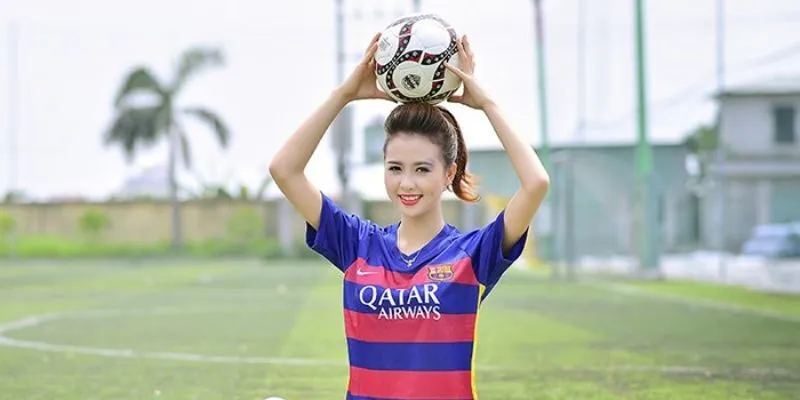 Minh Tú - Cá tính, vóc dáng chuẩn, nụ cười thu hút