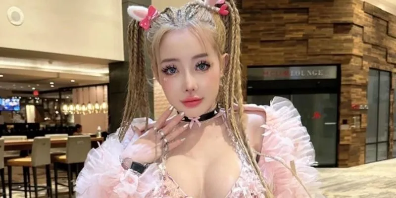 Vẻ ngoài nóng bỏng giúp cô nàng kiếm tiền cực khủng